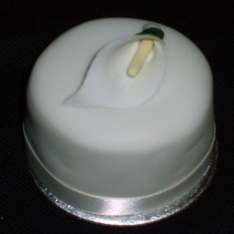 Calla Lily Mini Cake