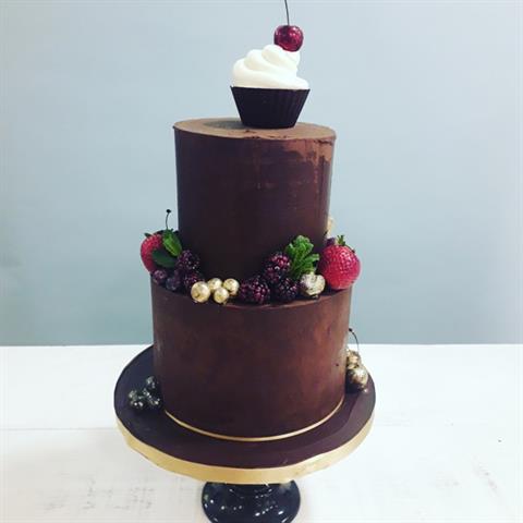 Ganache cake with glittered fruit